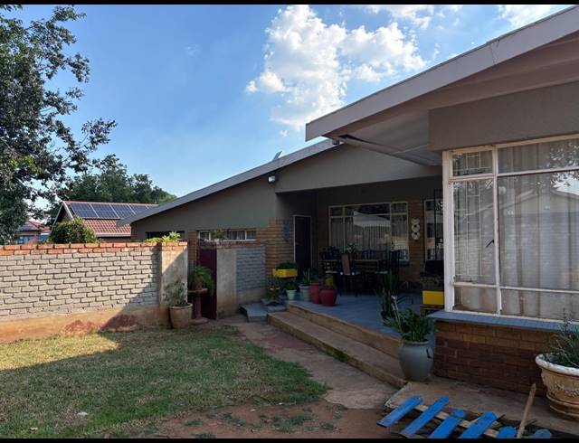 3 BEDROOM HOUSE FOR SALE IN ROTHDENE